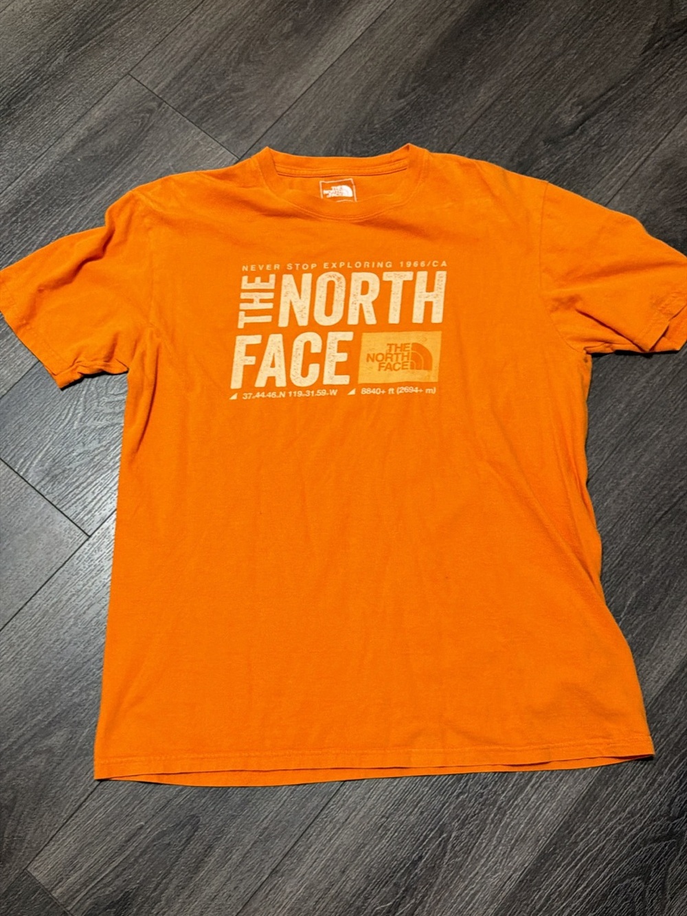 The North Face Mens Medium T-shirt Orange Crew Neck